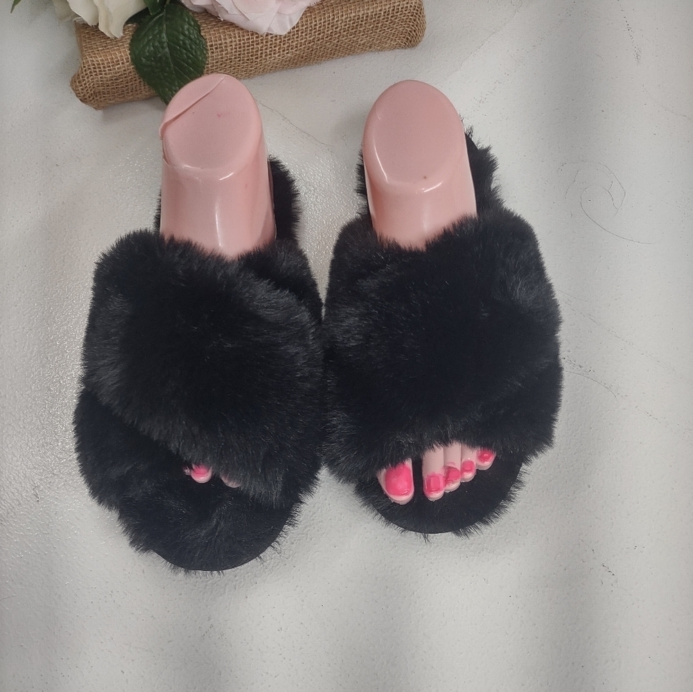 LC Lauren Conrad Plush Black Slippers